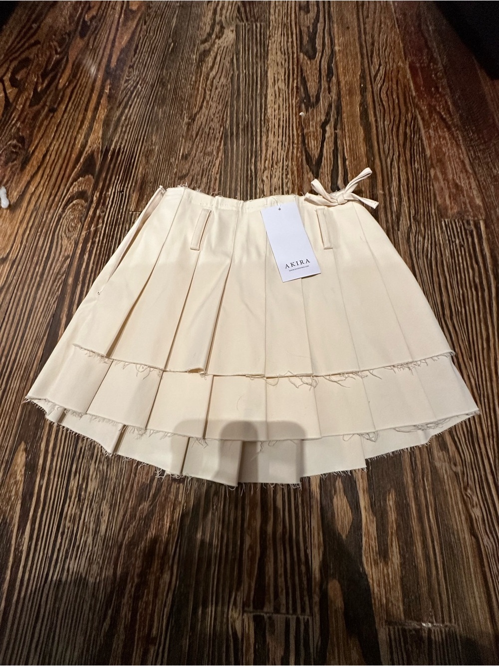 AKIRA NWT CREAM Pleated Mini Skirt